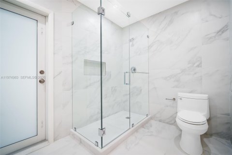 Снять в аренду виллу или дом в Пальметто-Бей, Флорида 4 спальни, 279.91м2, № 2041345 - фото 8