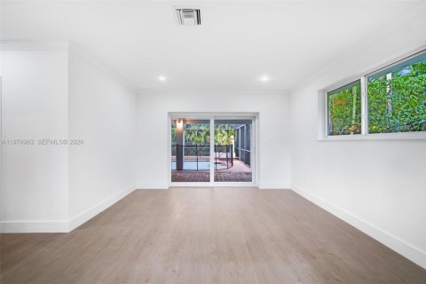 Снять в аренду виллу или дом в Пальметто-Бей, Флорида 4 спальни, 279.91м2, № 2041345 - фото 13