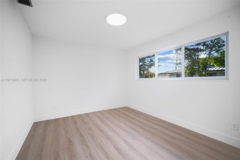 Снять в аренду виллу или дом в Пальметто-Бей, Флорида 4 спальни, 279.91м2, № 2041345 - фото 22