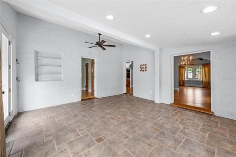 House in Gulfport, Florida 4 bedrooms, 355.72 sq.m. № 2195703 - photo 13