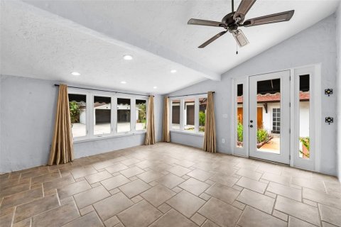 House in Gulfport, Florida 4 bedrooms, 355.72 sq.m. № 2195703 - photo 12