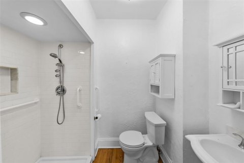 House in Gulfport, Florida 4 bedrooms, 355.72 sq.m. № 2195703 - photo 23