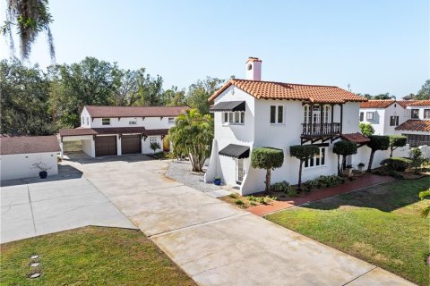 House in Gulfport, Florida 4 bedrooms, 355.72 sq.m. № 2195703 - photo 3