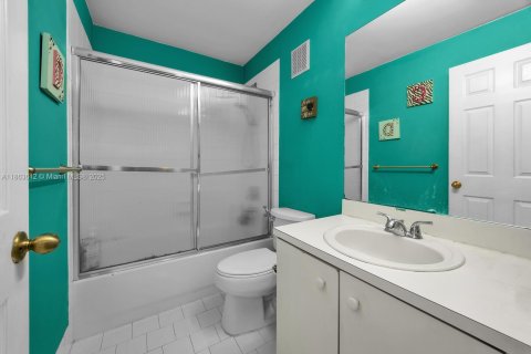 Купить таунхаус в Пемброк-Пайнс, Флорида 3 спальни, 126.44м2, № 2012490 - фото 5