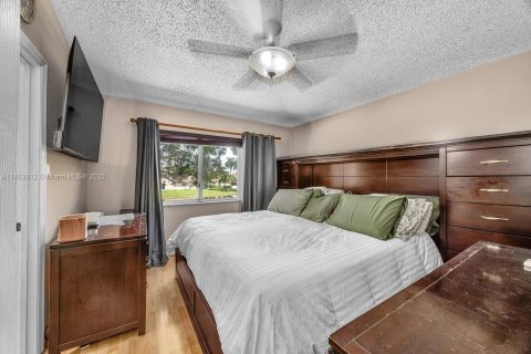 Купить таунхаус в Пемброк-Пайнс, Флорида 3 спальни, 126.44м2, № 2012490 - фото 16