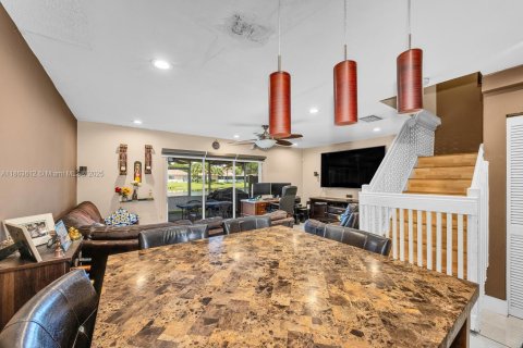 Купить таунхаус в Пемброк-Пайнс, Флорида 3 спальни, 126.44м2, № 2012490 - фото 11