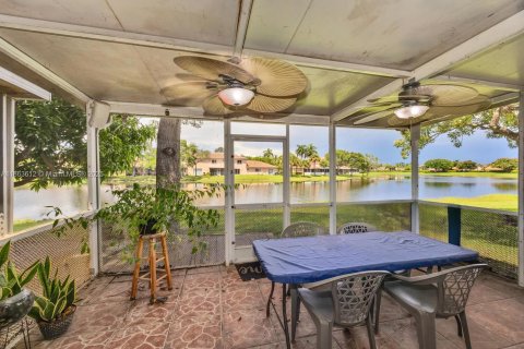 Купить таунхаус в Пемброк-Пайнс, Флорида 3 спальни, 126.44м2, № 2012490 - фото 9