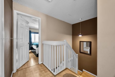 Купить таунхаус в Пемброк-Пайнс, Флорида 3 спальни, 126.44м2, № 2012490 - фото 3