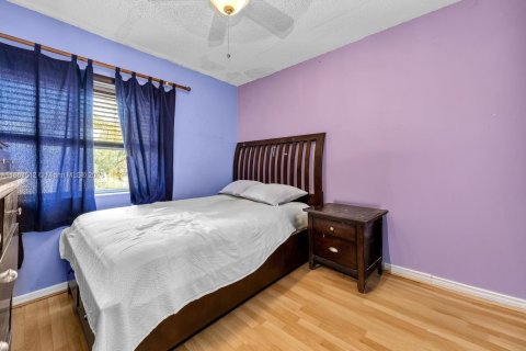 Купить таунхаус в Пемброк-Пайнс, Флорида 3 спальни, 126.44м2, № 2012490 - фото 10