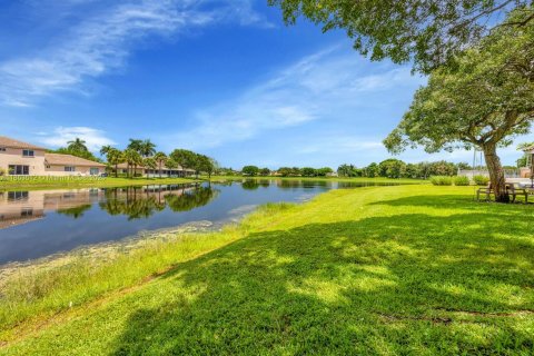 Купить таунхаус в Пемброк-Пайнс, Флорида 3 спальни, 126.44м2, № 2012490 - фото 29