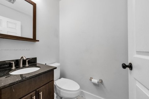 Купить таунхаус в Пемброк-Пайнс, Флорида 3 спальни, 126.44м2, № 2012490 - фото 17