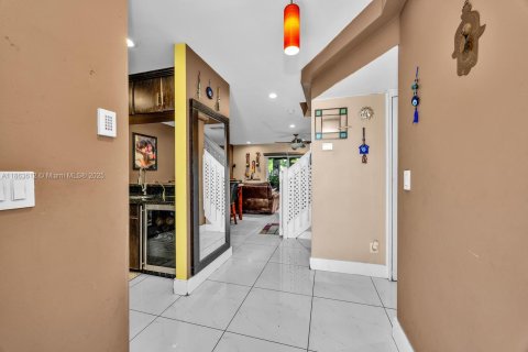 Купить таунхаус в Пемброк-Пайнс, Флорида 3 спальни, 126.44м2, № 2012490 - фото 18