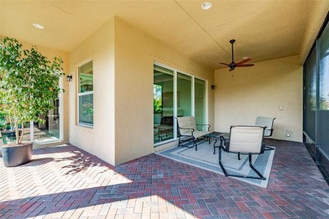 House in Wimauma, Florida 3 bedrooms, 210.98 sq.m. № 2217980 - photo 30