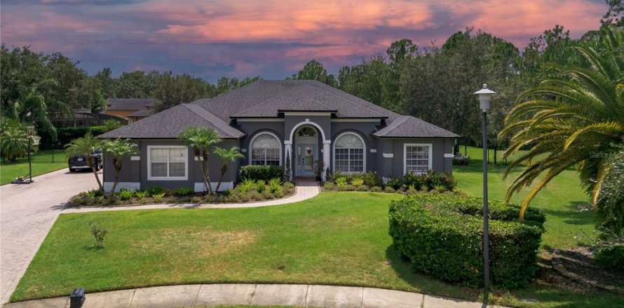 House in Oviedo, Florida 4 bedrooms, 250.74 sq.m. № 1855570