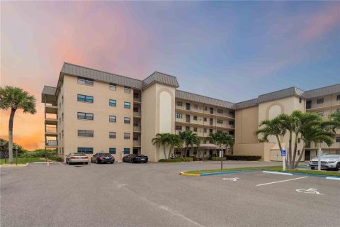 Copropriété à vendre à Cocoa Beach, Floride: 2 chambres, 102.29 m2 № 1915462 - photo 1