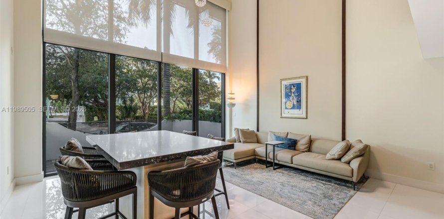 Condominio en Miami Beach, Florida, 2 dormitorios  № 2052005