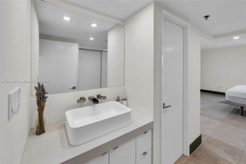 Condo in Aventura, Florida, 2 bedrooms  № 1944148 - photo 17