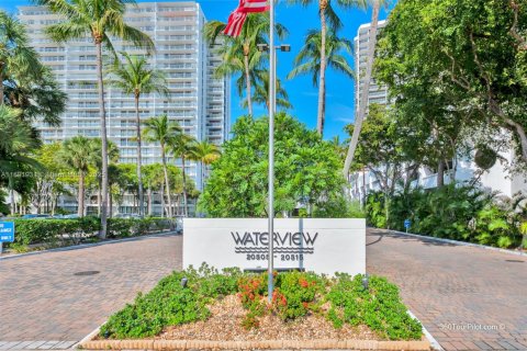 Condo in Aventura, Florida, 2 bedrooms  № 1944148 - photo 1
