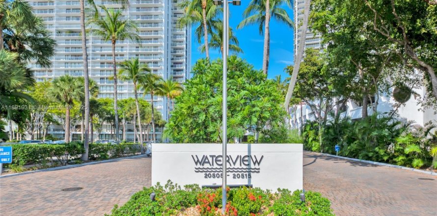 Condo in Aventura, Florida, 2 bedrooms № 1944148