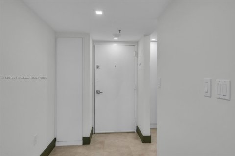 Condo in Aventura, Florida, 2 bedrooms  № 1944148 - photo 6