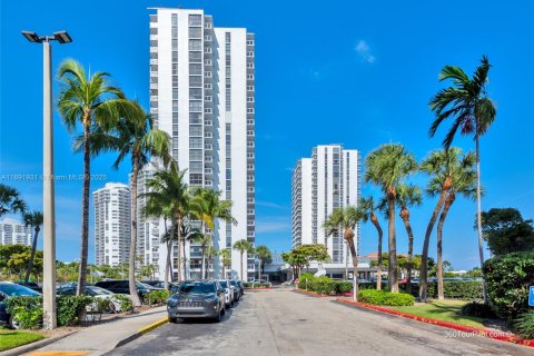 Condo in Aventura, Florida, 2 bedrooms  № 1944148 - photo 2