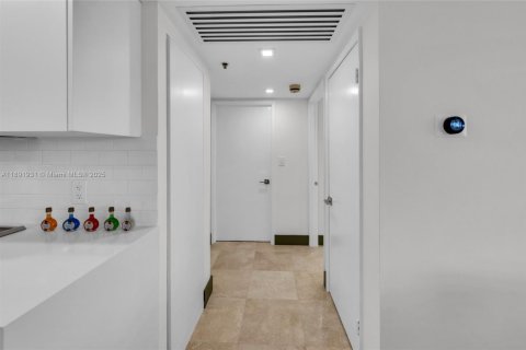Condo in Aventura, Florida, 2 bedrooms  № 1944148 - photo 11