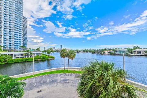 Condo in Aventura, Florida, 2 bedrooms  № 1944148 - photo 22