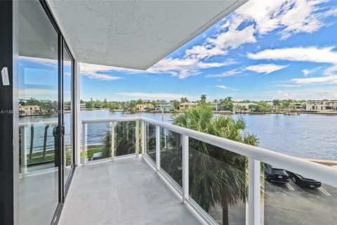 Condo in Aventura, Florida, 2 bedrooms  № 1944148 - photo 24