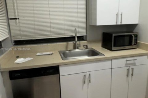 Снять в аренду кондоминиум в Хомстед, Флорида 2 спальни, 80.17м2, № 1987947 - фото 6