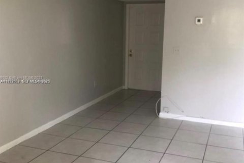 Снять в аренду кондоминиум в Хомстед, Флорида 2 спальни, 80.17м2, № 1987947 - фото 2