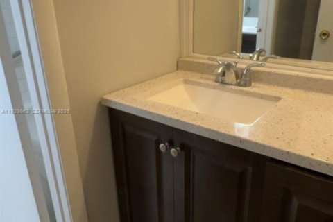 Снять в аренду кондоминиум в Хомстед, Флорида 2 спальни, 80.17м2, № 1987947 - фото 8