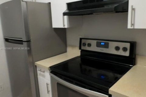 Снять в аренду кондоминиум в Хомстед, Флорида 2 спальни, 80.17м2, № 1987947 - фото 5