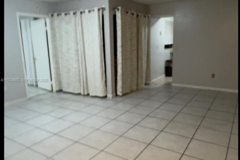 Снять в аренду кондоминиум в Хомстед, Флорида 2 спальни, 80.17м2, № 1987947 - фото 3