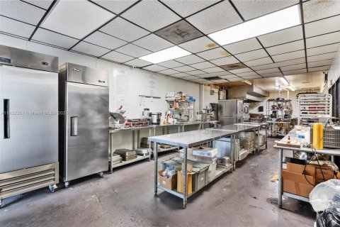 Propiedad comercial en venta en Miami, Florida № 1809113 - foto 4