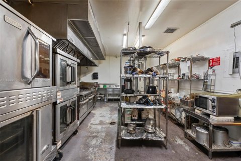 Propiedad comercial en venta en Miami, Florida № 1809113 - foto 1
