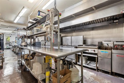 Propiedad comercial en venta en Miami, Florida № 1809113 - foto 2