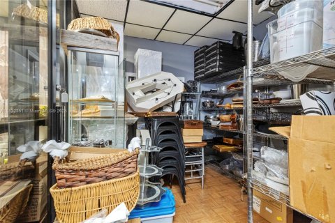 Propiedad comercial en venta en Miami, Florida № 1809113 - foto 21