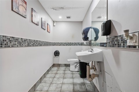 Propiedad comercial en venta en Miami, Florida № 1809113 - foto 17