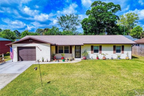 House in Edgewater, Florida 3 bedrooms, 119.57 sq.m. № 1642453 - photo 1