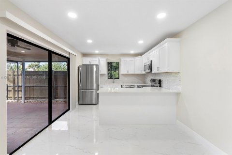 Townhouse in Boca Raton, Florida 3 bedrooms, 134.62 sq.m. № 2076232 - photo 2