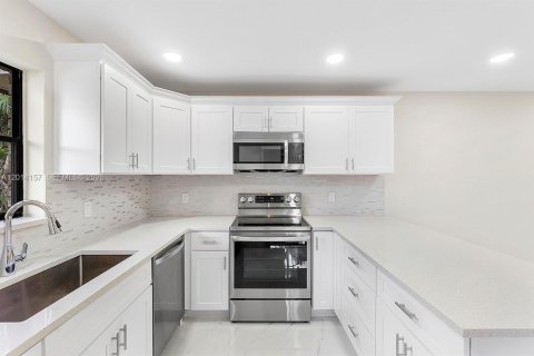 Townhouse in Boca Raton, Florida 3 bedrooms, 134.62 sq.m. № 2076232 - photo 3