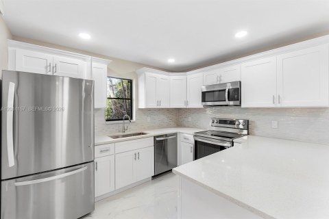 Townhouse in Boca Raton, Florida 3 bedrooms, 134.62 sq.m. № 2076232