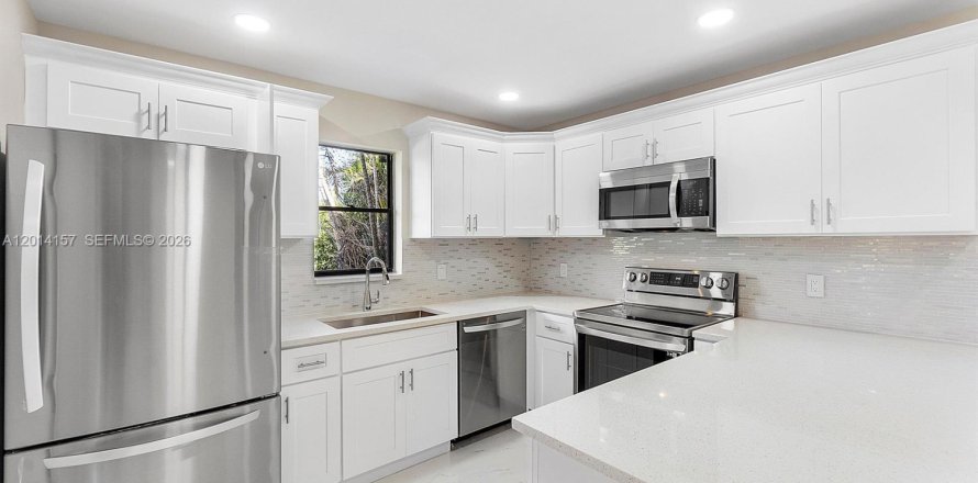 Townhouse in Boca Raton, Florida 3 bedrooms, 134.62 sq.m. № 2076232