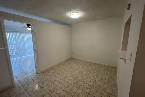 Copropriété à vendre à Lauderdale Lakes, Floride: 1 chambre, 74.32 m2 № 2042135 - photo 4