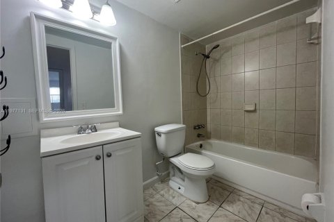 Copropriété à vendre à Lauderdale Lakes, Floride: 1 chambre, 74.32 m2 № 2042135 - photo 8
