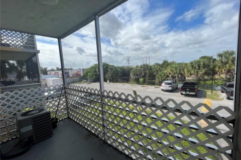 Copropriété à vendre à Lauderdale Lakes, Floride: 1 chambre, 74.32 m2 № 2042135 - photo 17