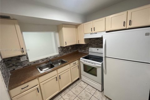Copropriété à vendre à Lauderdale Lakes, Floride: 1 chambre, 74.32 m2 № 2042135 - photo 2