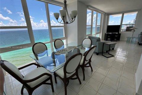 Condo in Hollywood, Florida, 2 bedrooms  № 1997548 - photo 8