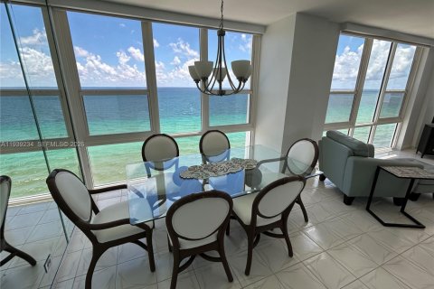 Condo in Hollywood, Florida, 2 bedrooms  № 1997548 - photo 7