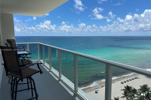 Condo in Hollywood, Florida, 2 bedrooms  № 1997548 - photo 11